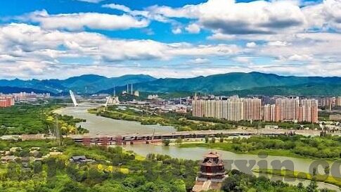 麻豆凌微av在线播放-麻豆影业的独特魅力 —— 探秘凌微的视觉盛宴